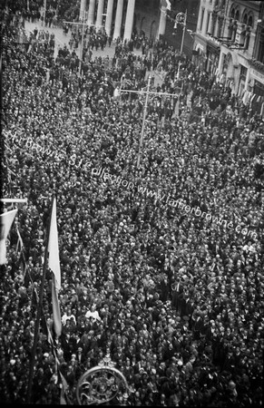 THE PROCESSION FROM ROOF OF KENNEDY & MCSHARRY'S  WESTMORELAND STREET 5.30PM